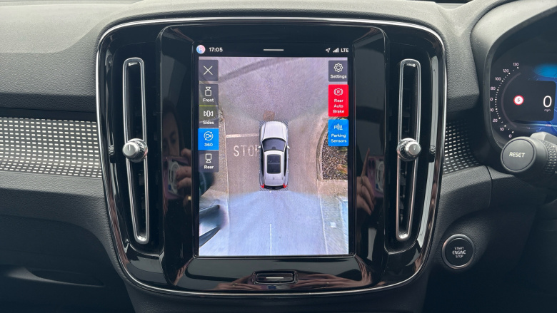 Volvo XC40 2.0 B4P Ultimate Dark 5dr Auto Petrol Estate